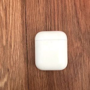 I’m selling these AirPods!
